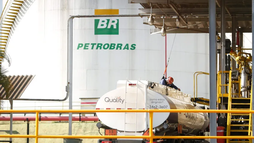 Petrobras anuncia aumento de 19% no preço do gás natural
