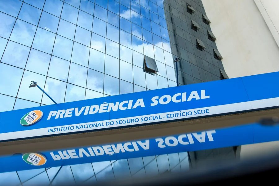 INSS é alvo de 4,4 milhões de processos na Justiça por benefícios