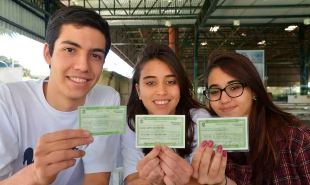 TSE registra queda no eleitorado de 16 e 17 anos após pico em 2022