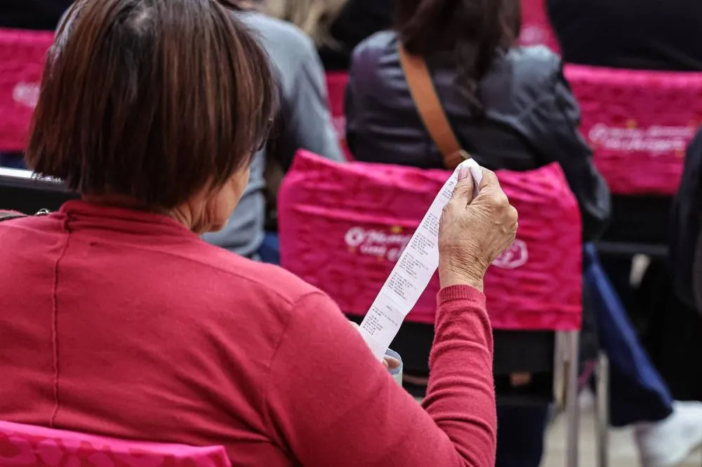 Mais pobres se endividam por necessidade, não por consumismo, diz pesquisa