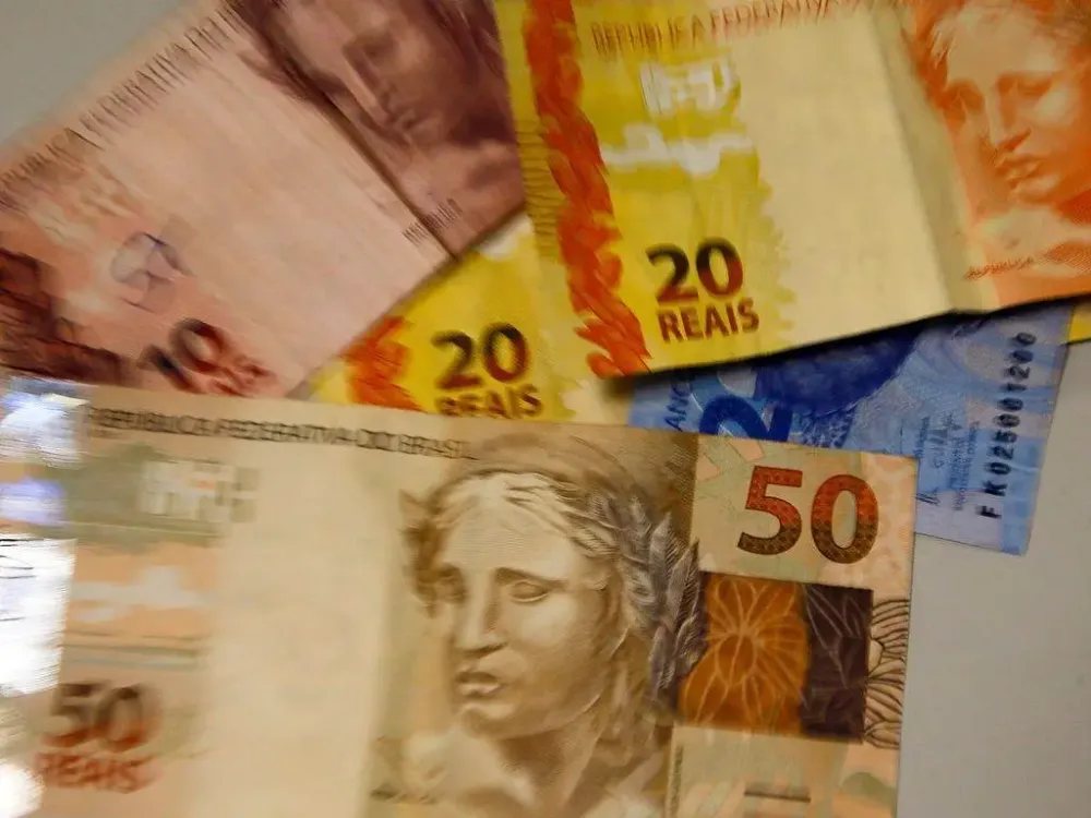 Desenrola: Bancos têm 30 dias para limpar nomes de dívidas até R$ 100