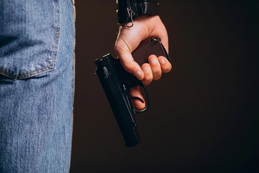 Medo da violência altera a rotina de 57% dos brasileiros, diz pesquisa
