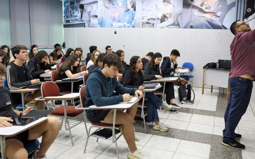 Estudantes podem renegociar dívida a partir desta quarta (13) no Desenrola Fies