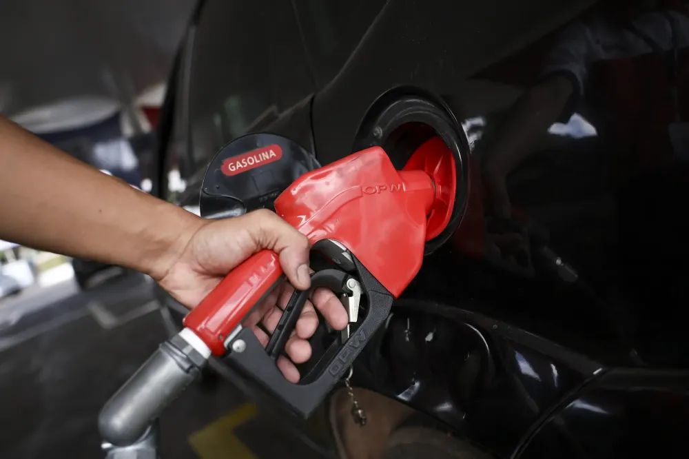 Alta na gasolina “vai acontecer já já”, diz presidente da Petrobras