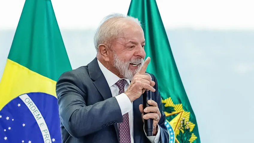 Lula lança programa para motoristas de apps ao custo de R$ 30 bi