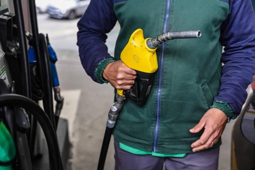 Câmara aprova projeto que prevê prisão por alta no preço da gasolina sem justa causa