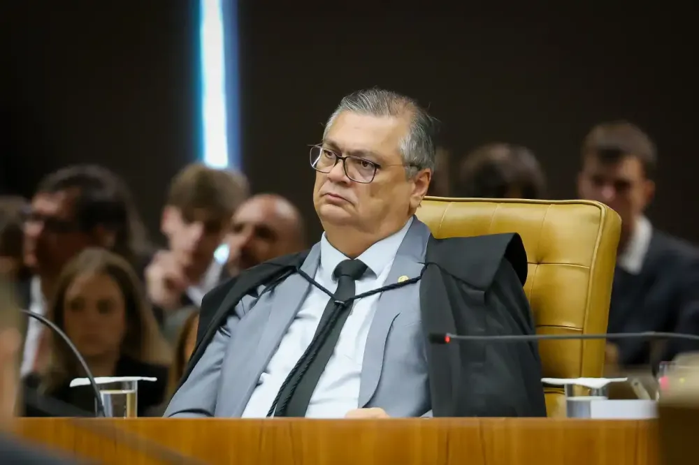 Dino impõe multa diária por falta de transparência em emendas Pix destinadas a eventos