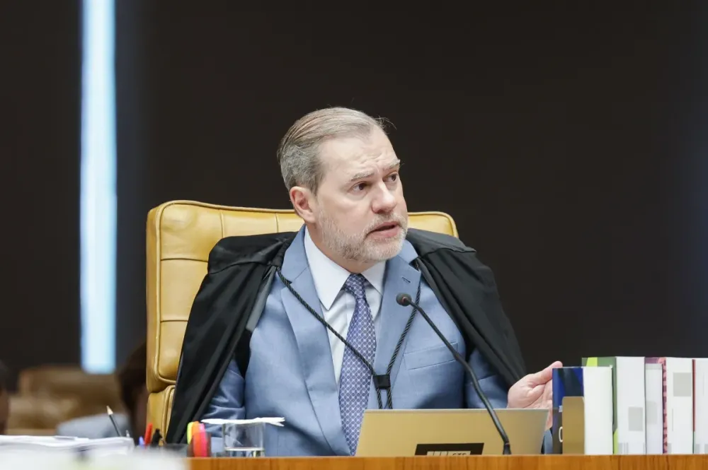 STF dá 60 dias para big techs se adequarem; julgamento é suspenso