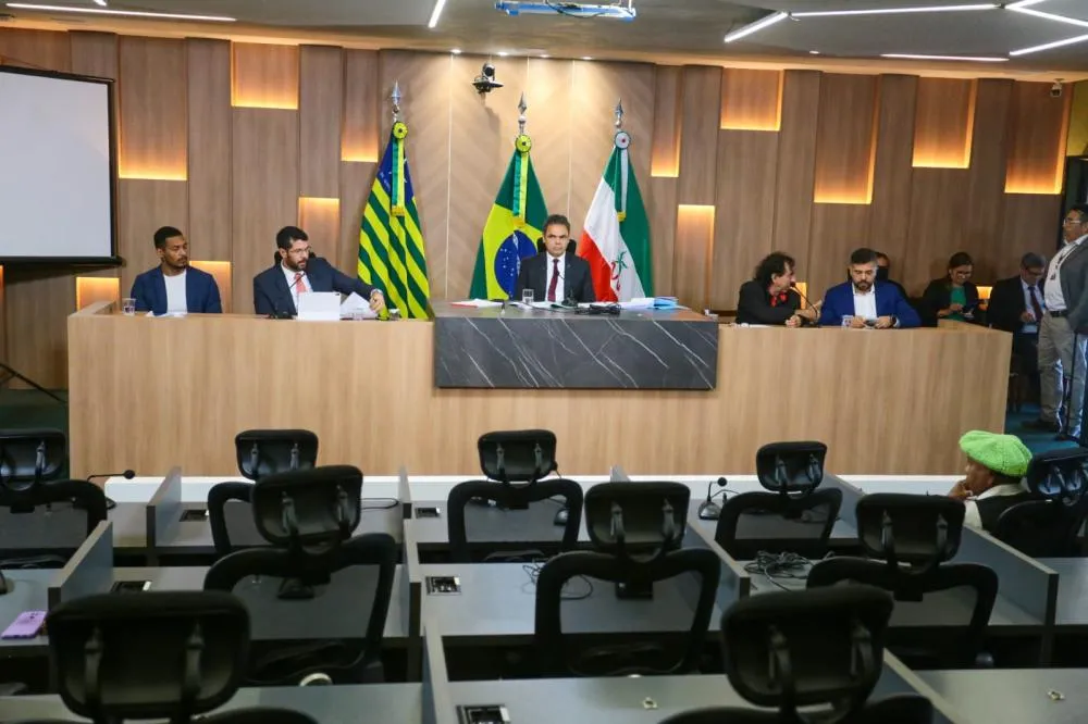 Deputados querem 80% de couvert para cantores e teto de gastos em eventos no Piauí