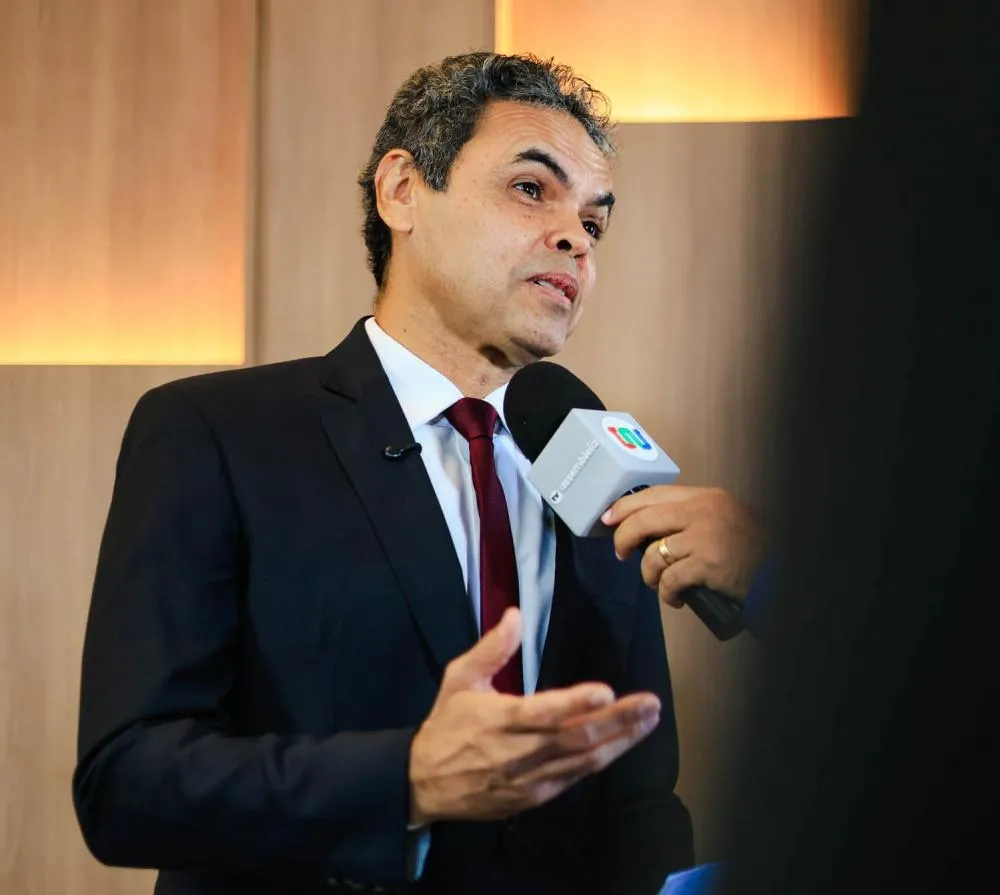 “Artistas locais são esquecidos enquanto altos cachês vão para atrações de fora”, diz Dr. Gil Carlos