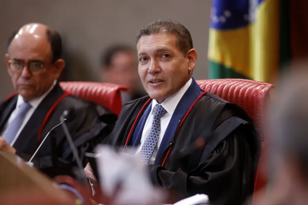 Partidos assinam acordo com TSE por uso responsável de IA nas eleições
