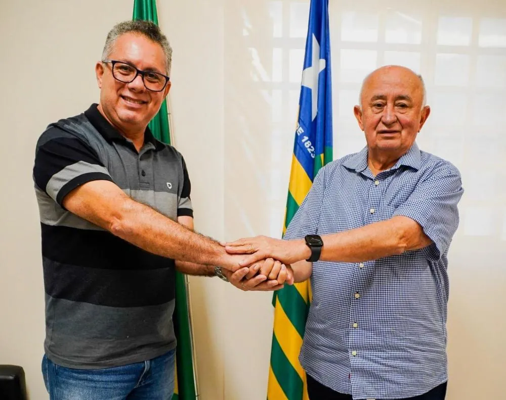 Prefeito do MDB oficializa adesão a pré-campanha de Júlio César ao Senado