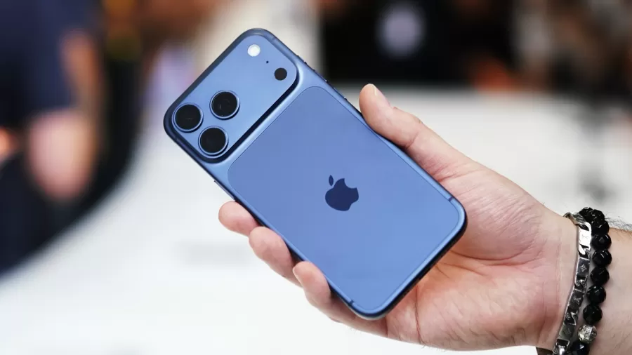 Apple diz que vai aumentar o preço do iPhone por crise global de memória