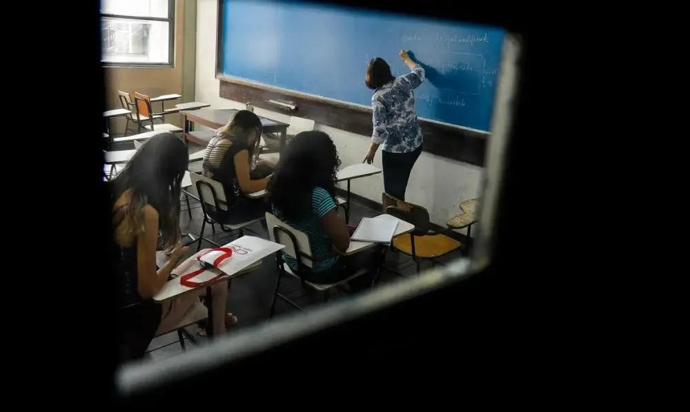 No Nordeste, menos da metade da população adulta concluiu o ensino médio em 2025, diz IBGE