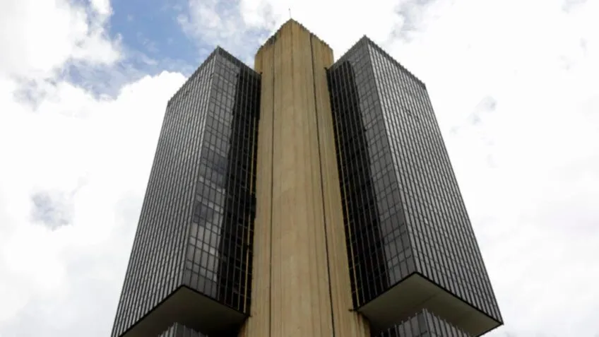 Mercado estima avanço da inflação e dos juros em 2026, diz Focus
