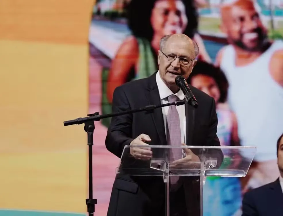 Gasolina com 32% de etanol será aprovada na quarta-feira (24), diz Alckmin