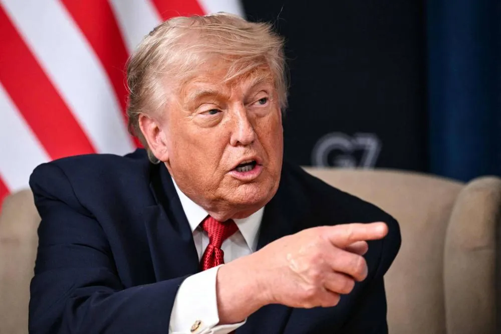 Trump ameaça taxar em 100% quem criar imposto a produtos digitais