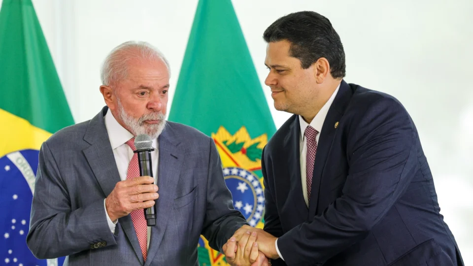 Governo Lula pede autorização do Senado para empréstimos bilionários no exterior