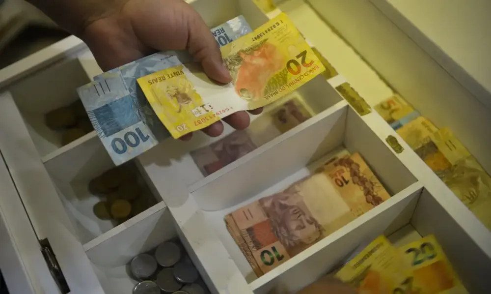 Datafolha: 65% dos brasileiros dizem que depender menos do governo melhora a vida