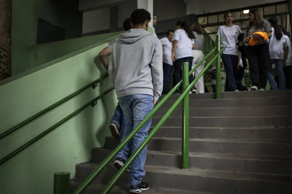 MEC não sabe quantos beneficiados do Pé-de-Meia abandonaram a escola