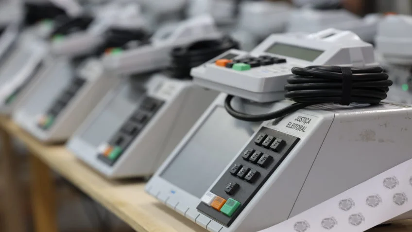 Justiça Eleitoral multa empresa em R$ 53.000 por pesquisa irregular