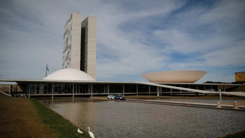 Congresso tem 3.902 projetos aprovados em uma Casa e parados na outra