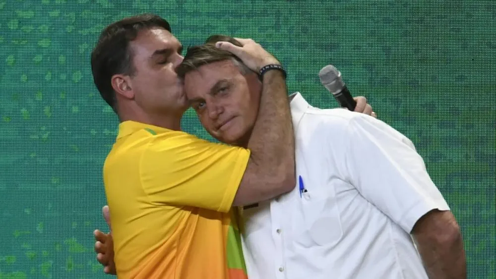 STF barra visitas de Flávio Bolsonaro a Jair Bolsonaro por 90 dias