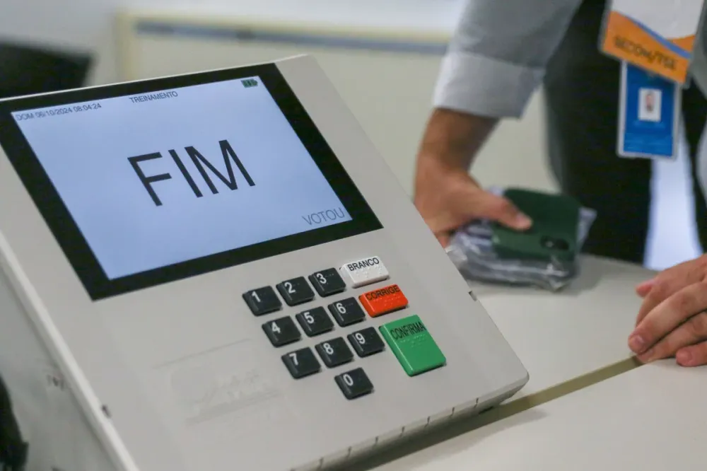 Eleitores podem pedir voto em trânsito a partir de hoje; veja como alterar