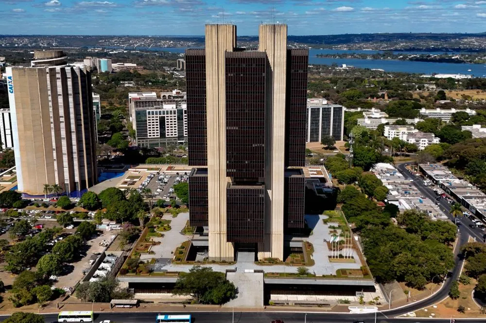Juro médio cobrado das famílias sobe a 64% em junho, maior patamar em quase 10 anos