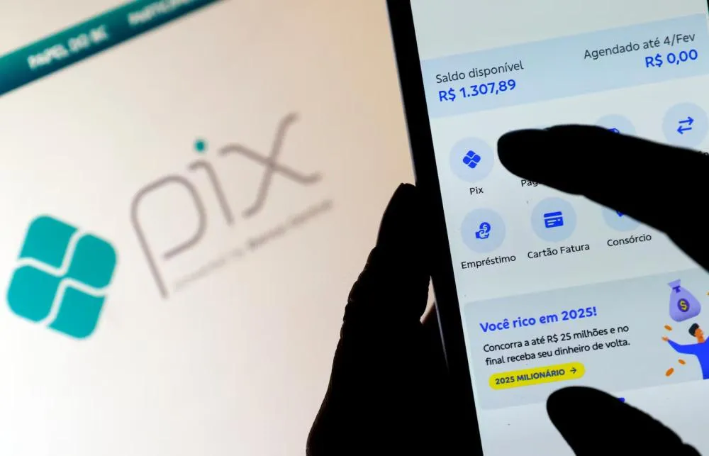 Usuários relatam problemas no Pix neste domingo; plataforma registra 10 mil queixas
