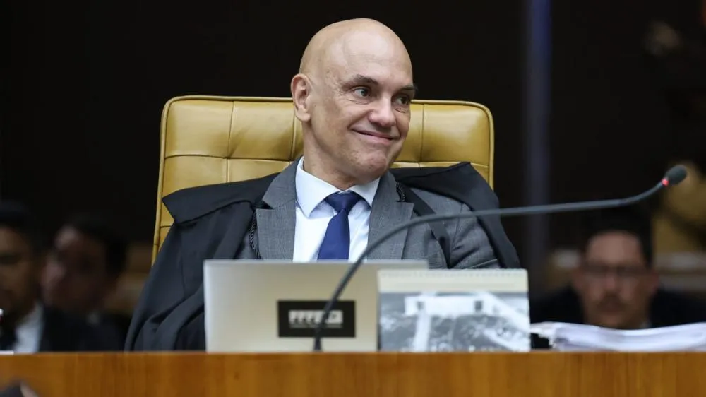 Quatro ministros vandalizam o STF