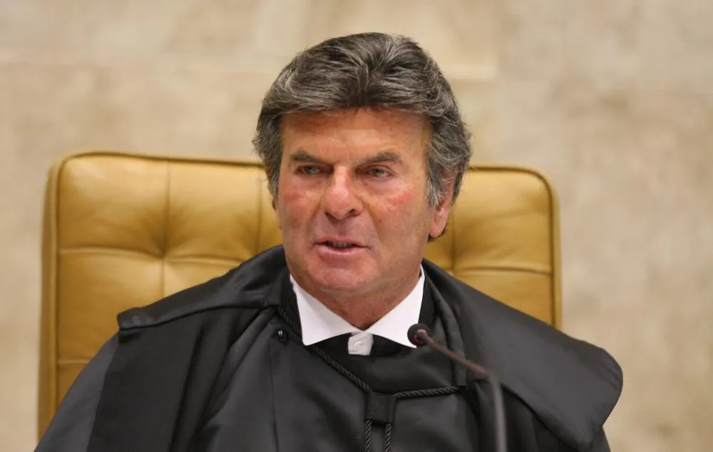 Fux derruba decisão de Dino e redes devem excluir fake news sobre padroeira