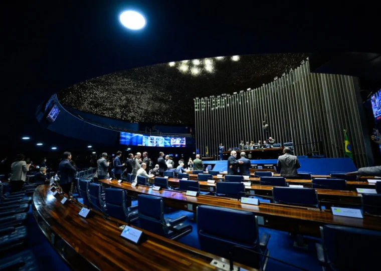 Senado mantém análise do fim da 6x1 nesta terça, e oposição tenta adiamento após resultado das urnas