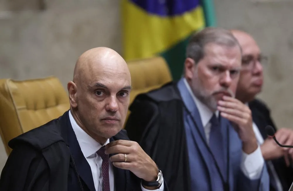 Centrão se alinha à direita e passa a defender impeachment de ao menos um ministro do STF