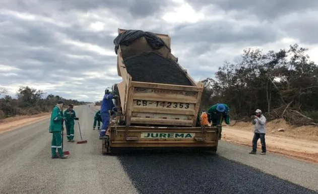 Construtora anuncia paralisação de obra de pavimentação da BR-235 entre Guaribas e Bom Jesus