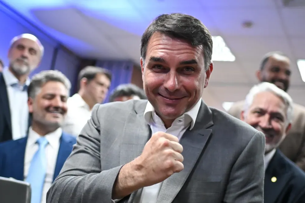 Flávio conversa com presidente do MDB e acerta apoio de diretórios da sigla