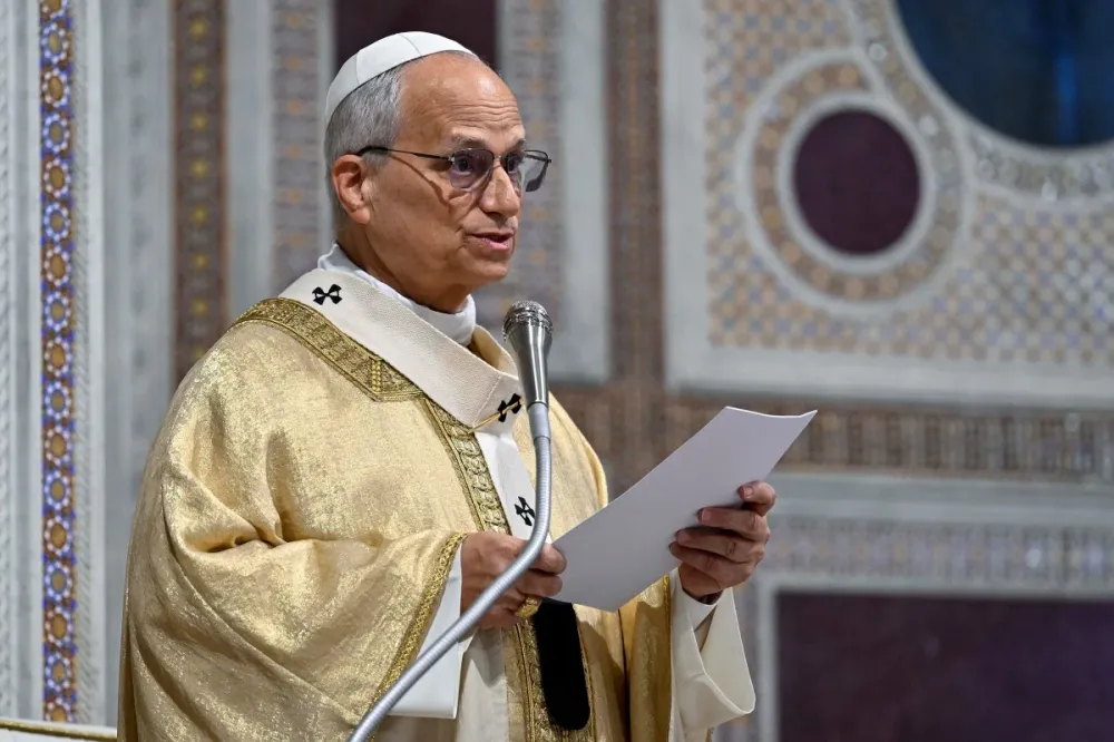 Papa Leão XIV é diagnosticado com câncer e retira parte de pulmão