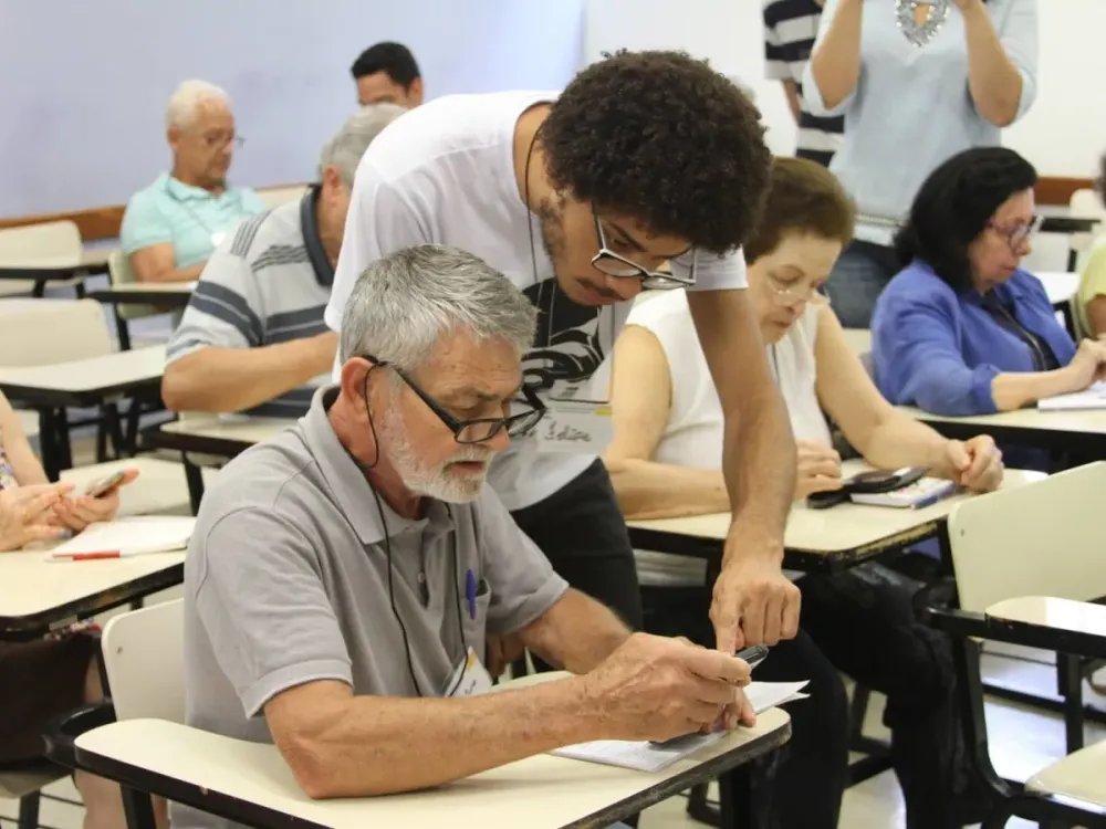 EaD impulsiona alta de 262% no ingresso de alunos com 50 anos ou mais na faculdade